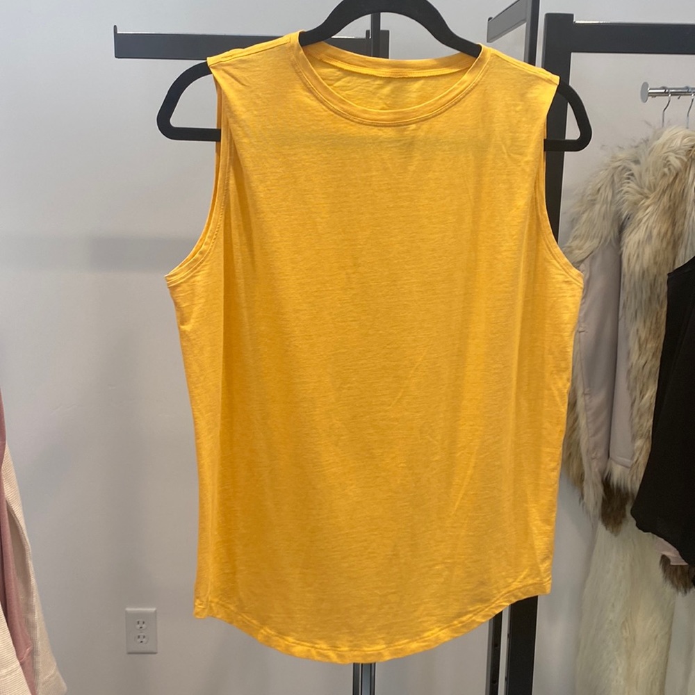 Lululemon muscle tank size 8